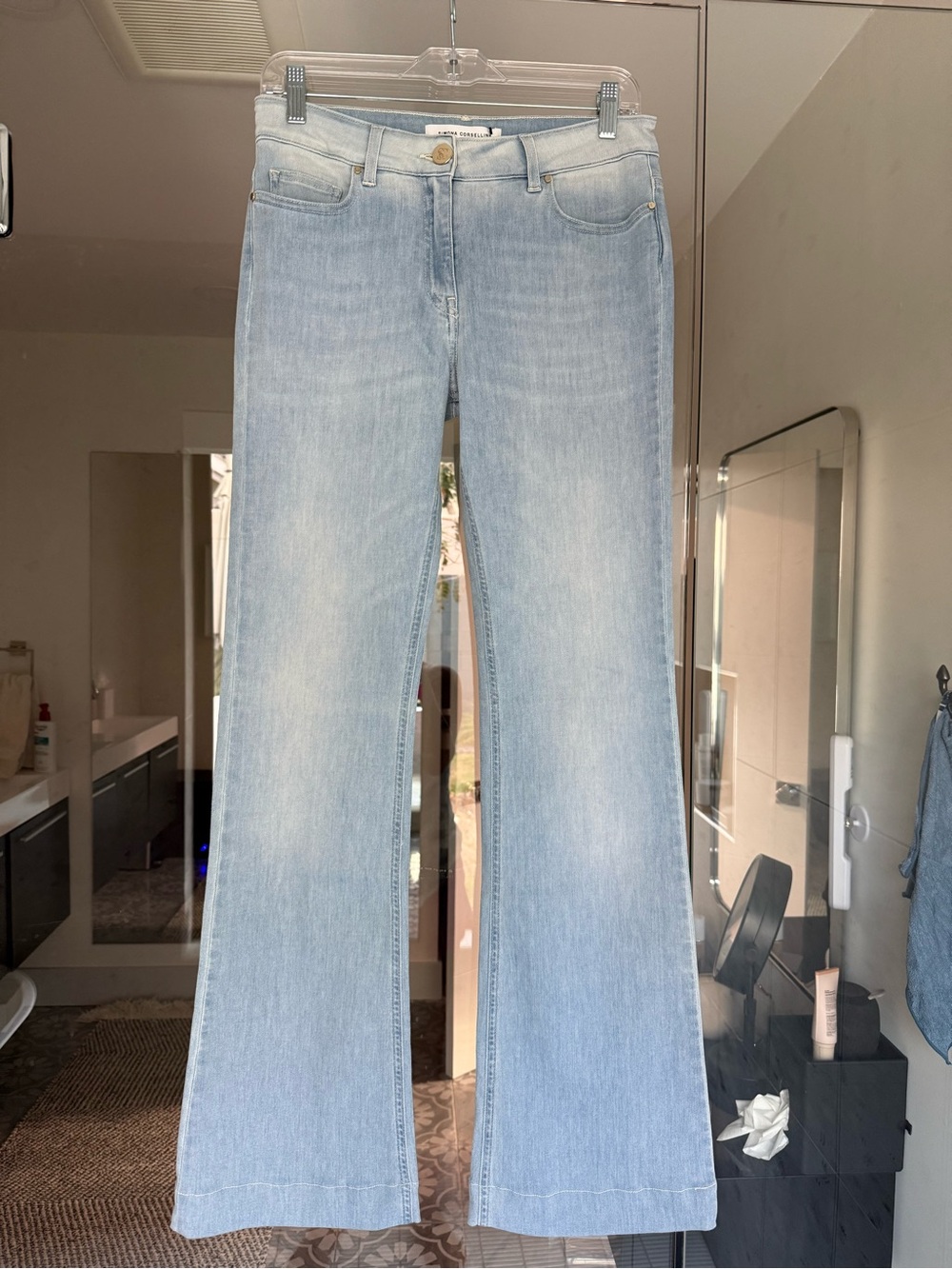Light Blue Wide-Leg Women's Jeans — Flattering High-Rise Silhouette